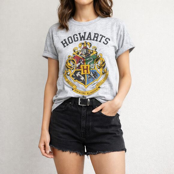Harry Potter Tops - Harry Potter Hogwarts Distressed School Crest T-Shirt Size Small